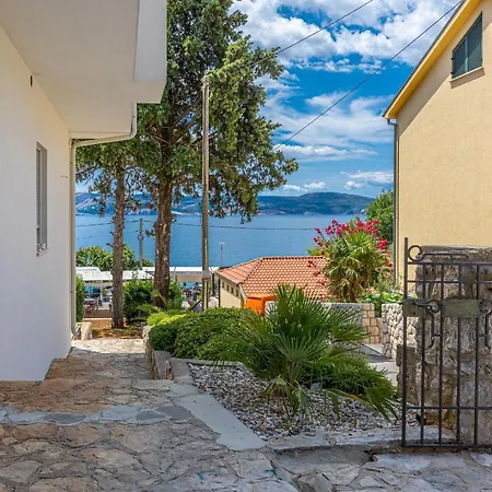 Rocky לינה וארוחת בוקר 4*