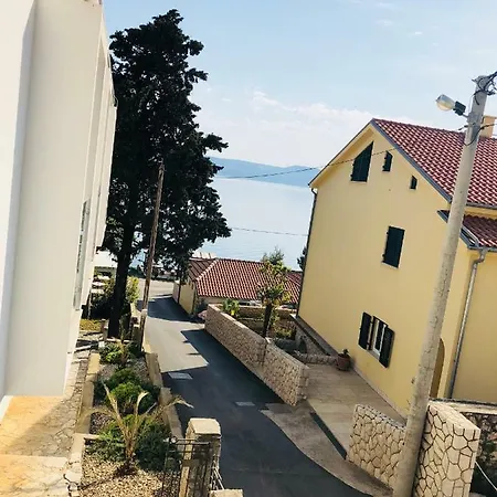 Rocky לינה וארוחת בוקר