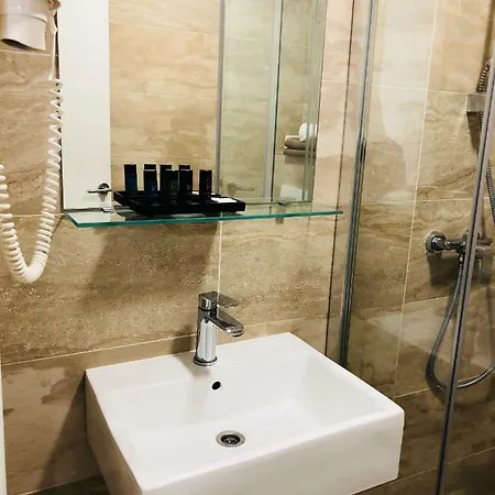 Rocky לינה וארוחת בוקר 4*