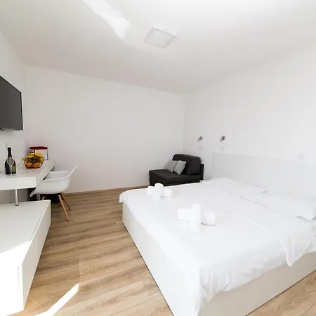 לינה וארוחת בוקר Rocky