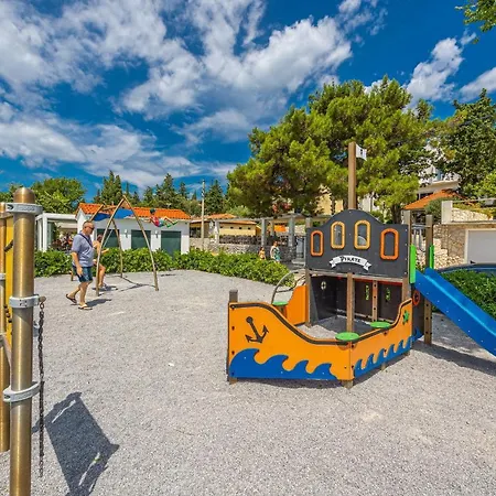 Couette-café Rocky 4*