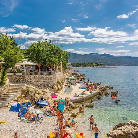 Rocky Couette-café Novi Vinodolski