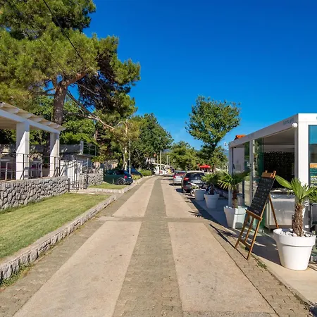 Couette-café Rocky 4*