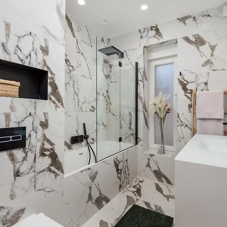 Rocky Couette-café Novi Vinodolski