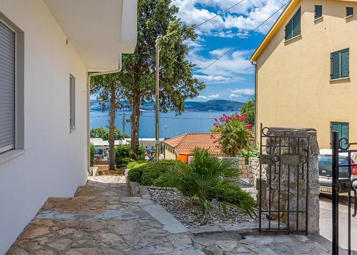 Rocky Bed & Breakfast 4*