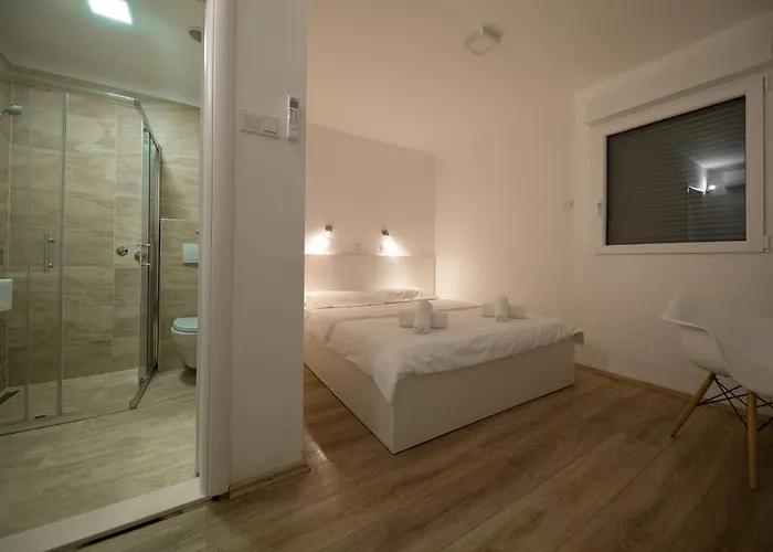 Rocky Bed and Breakfast 4*
